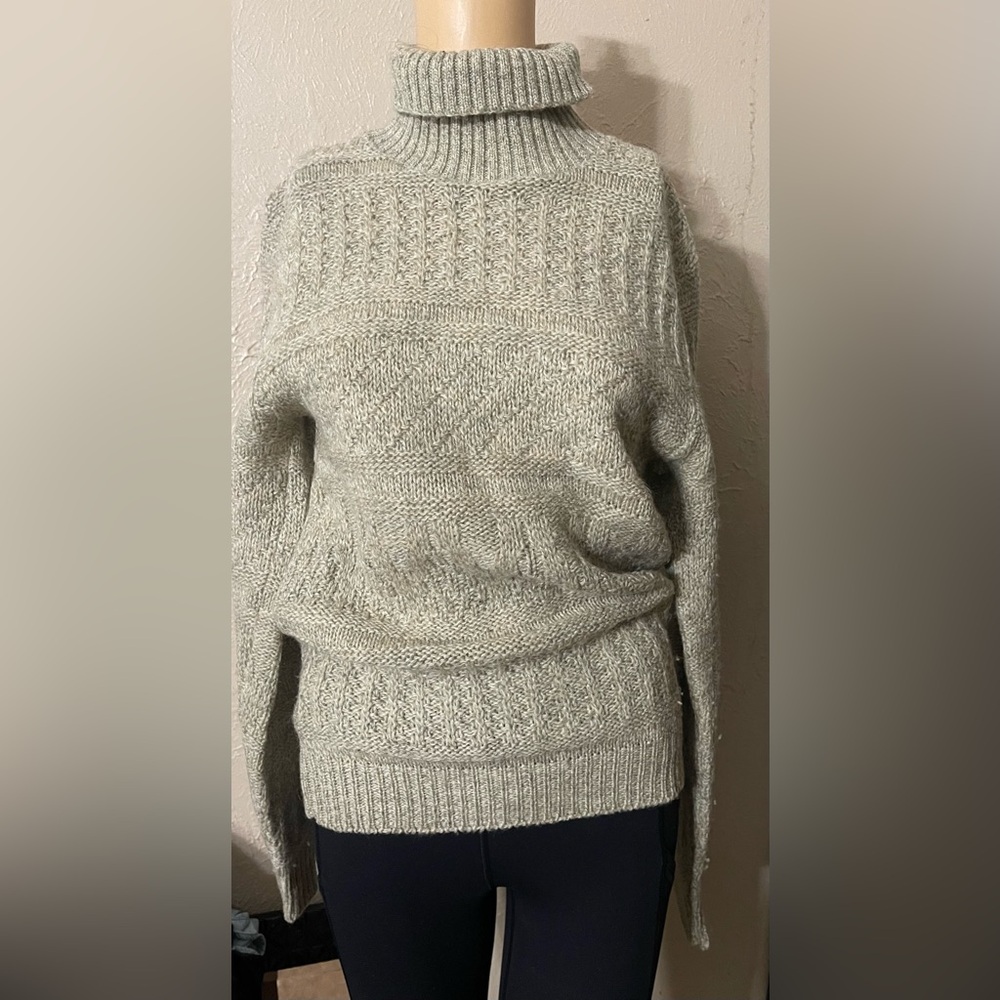 Vintage Van Heusen 100 wool sweater looks beautiful on
